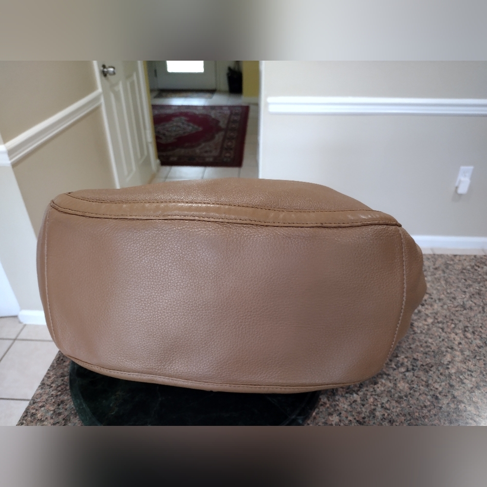 Tory Burch Hannah Pocket Hobo in Sand - Picture 13 of 15